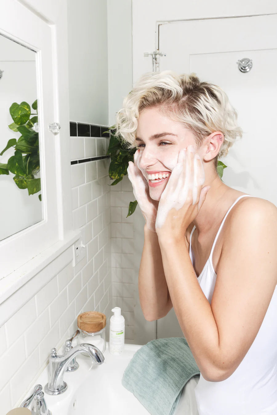 Detox Clarifying Facial Wash Cleansers from GOLDFADEN MD available online on Qiyorro