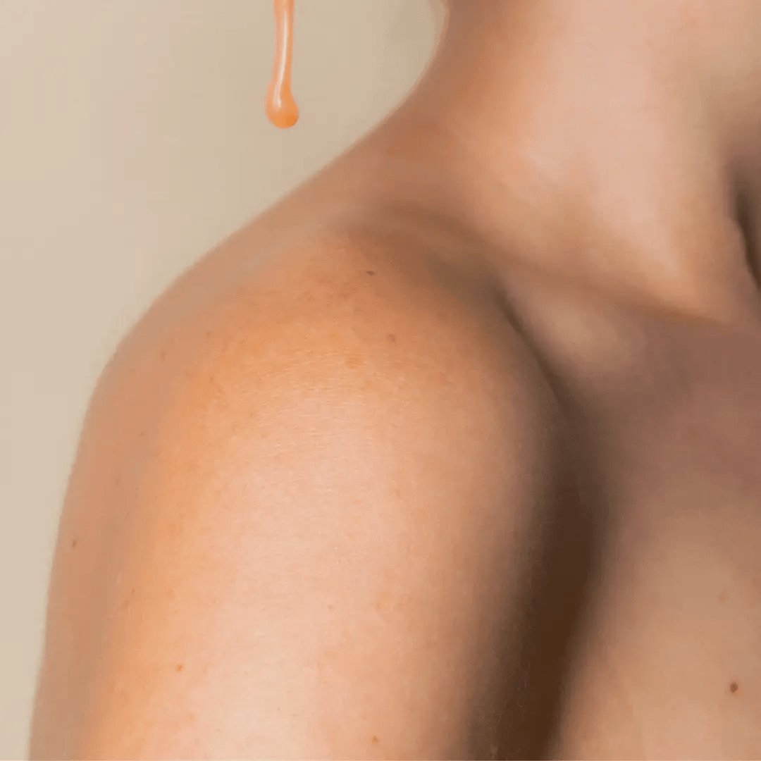 Enchanted Island™ Body Glow Wash 275ml application in shower GIF - qiyorro