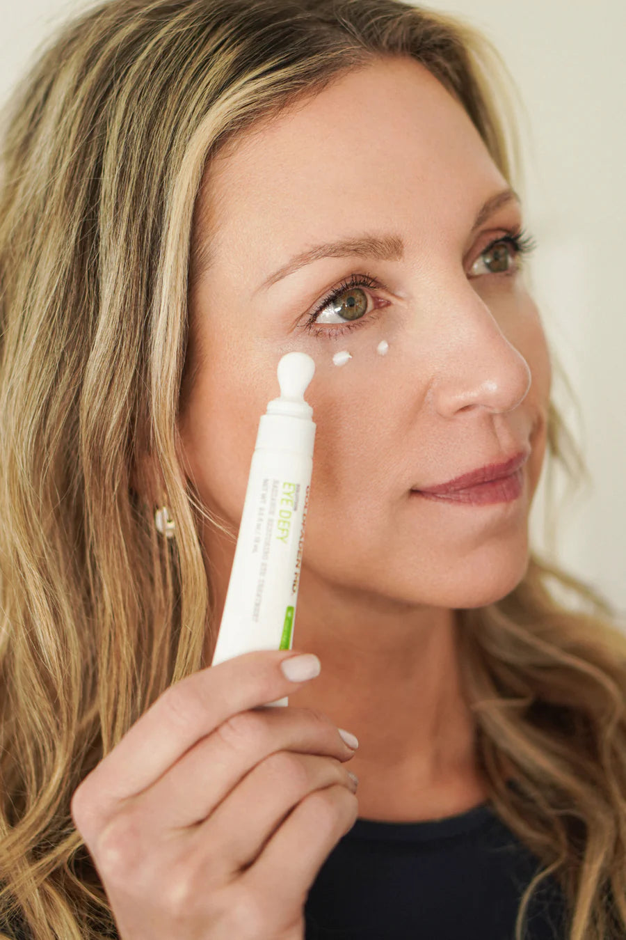 Eye Defy - Radiance Restoring Eye Treatment from GOLDFADEN MD available online on Qiyorro
