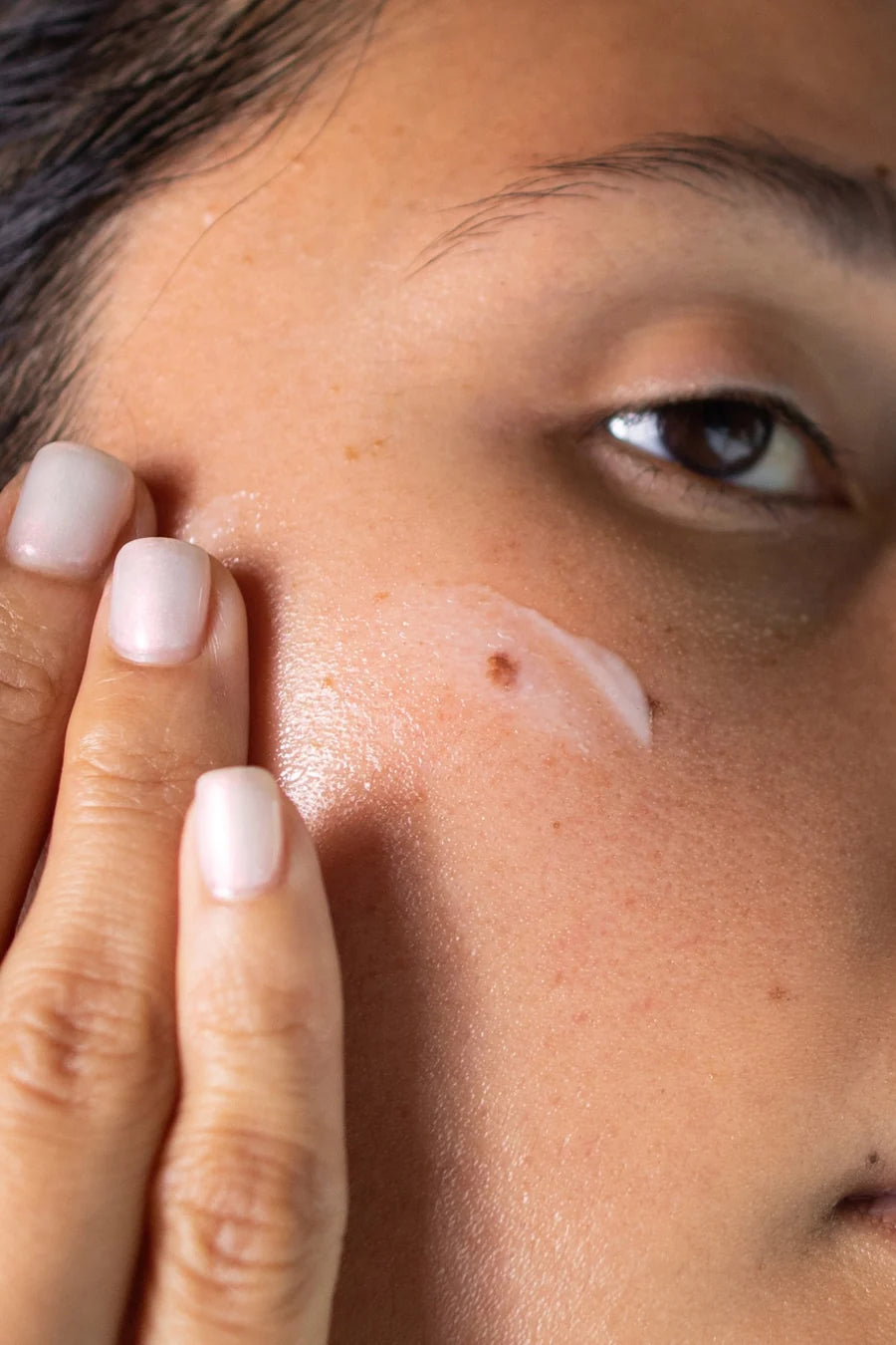 سيروم تجديد البشرة اليومي لإصلاح الإشراقة سيروم تجديد البشرة اليومي لإصلاح الإشراقة